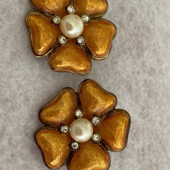 CAROLEE Luxury Floral Clip On Enamel Rosette Vintage Earrings - Picture 5 of 7